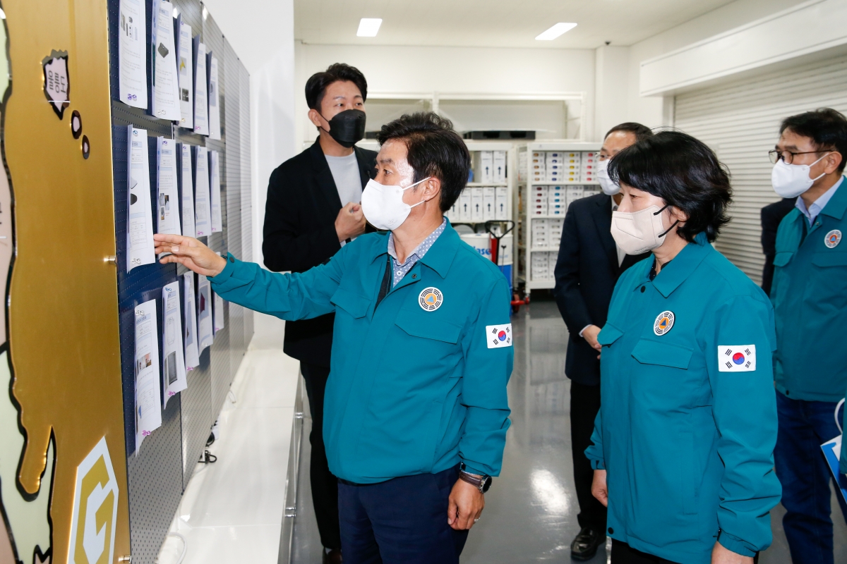 20221020-082[_P7U7644-제262회 임시회시 산업건설위원회 구미전자정보기술원 현장방문활동.JPG