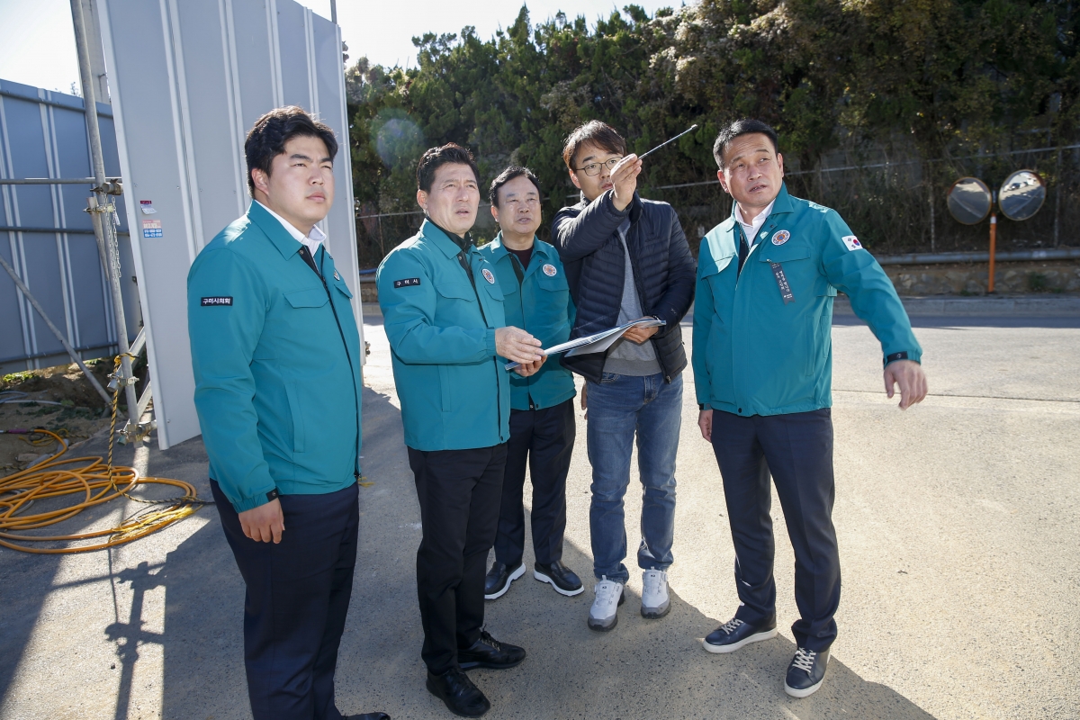 20221105-046[_P7U0194-1-장세구 부의장 일행 공단동 주차장 공사 현장방문.jpg
