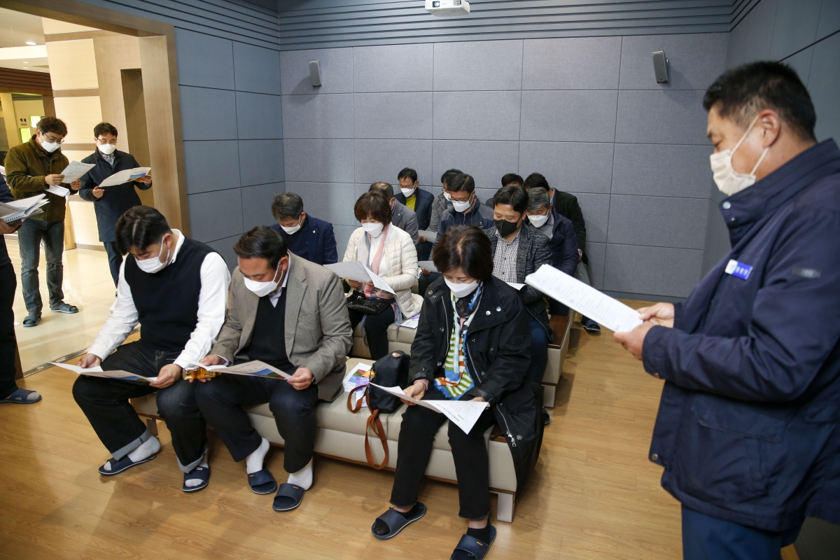 20221108-007[_P7U0498-1-폐회중 기획행정위원회 전남 영광군 백제불교 최초도래지 비교견학.jpg