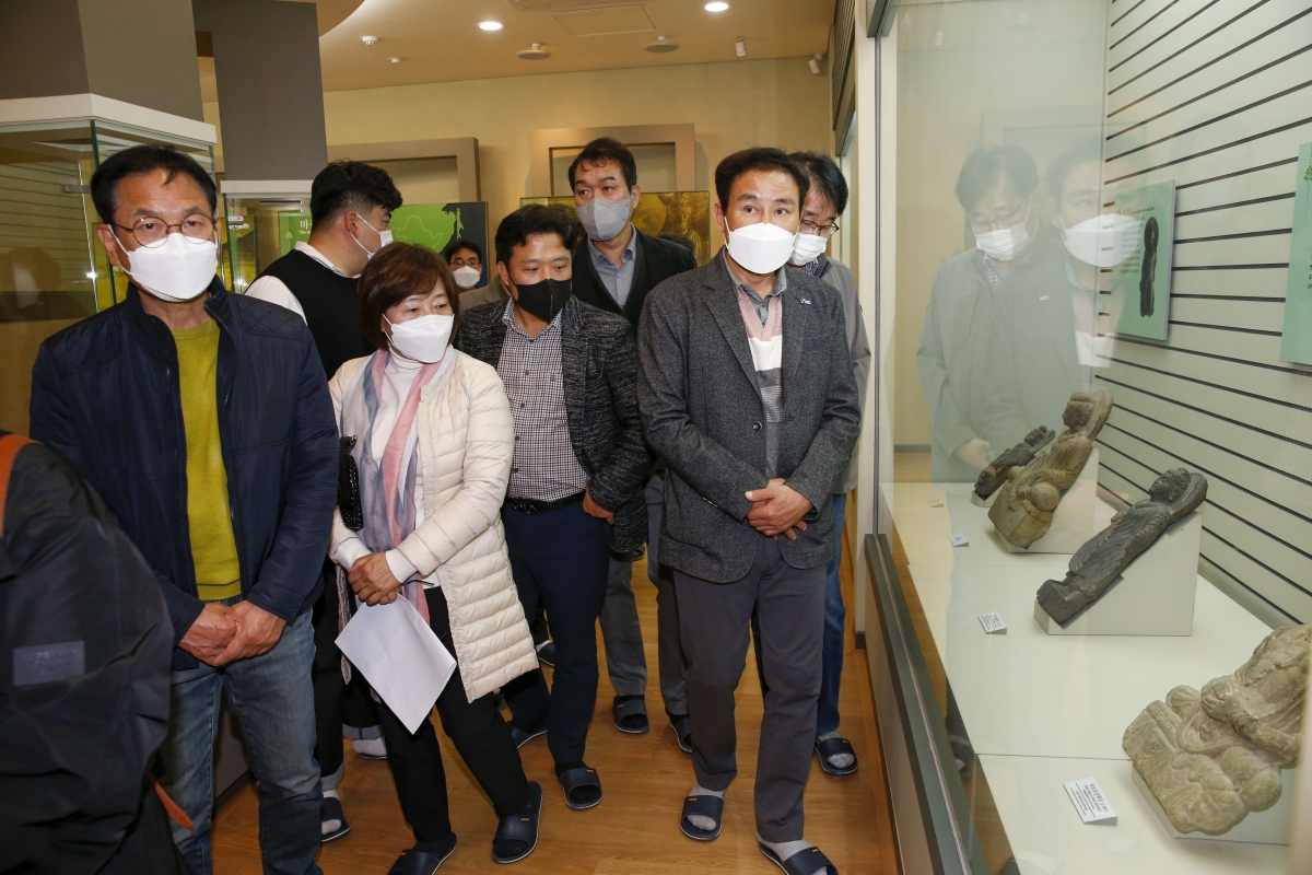 20221108-024[_P7U0527-1-폐회중 기획행정위원회 전남 영광군 백제불교 최초도래지 비교견학.jpg
