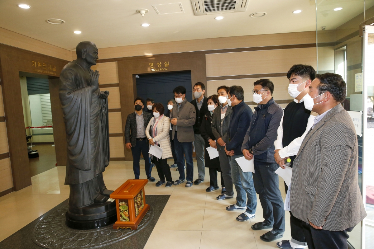 20221108-014[_P7U0509-1-폐회중 기획행정위원회 전남 영광군 백제불교 최초도래지 비교견학.jpg