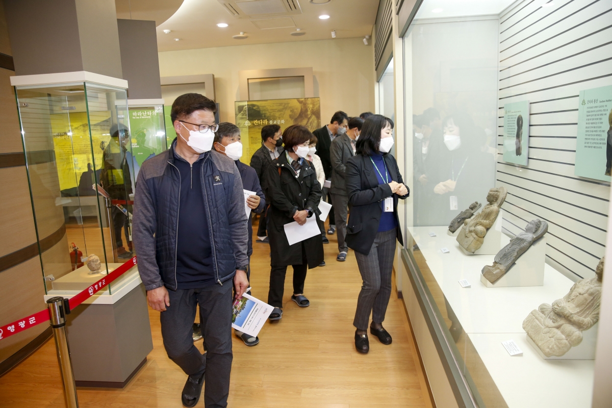 20221108-021[_P7U0523-1-폐회중 기획행정위원회 전남 영광군 백제불교 최초도래지 비교견학.jpg