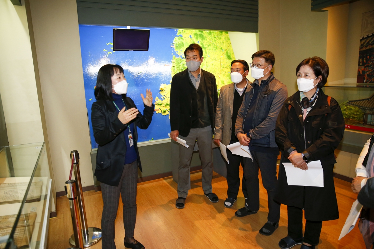 20221108-027[_P7U0534-1-폐회중 기획행정위원회 전남 영광군 백제불교 최초도래지 비교견학.jpg