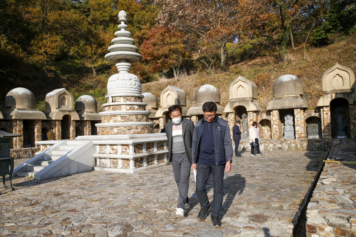 20221108-037[_P7U0553-1-폐회중 기획행정위원회 전남 영광군 백제불교 최초도래지 비교견학.jpg