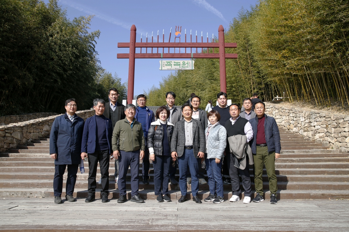 20221108-093[_P7U0686-1-폐회중 기획행정위원회 전남 담양군 죽녹원 비교견학.jpg