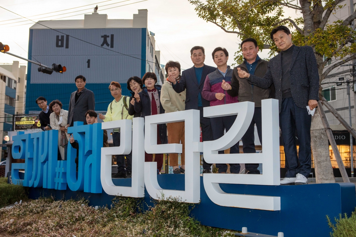 20221109-196[IMG_2932-폐회중 산업건설위원회 부산광역시 해리단길 비교견학.JPG