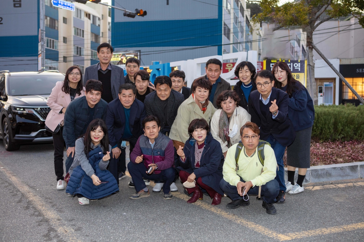 20221109-197[IMG_2935-폐회중 산업건설위원회 부산광역시 해리단길 비교견학.jpg