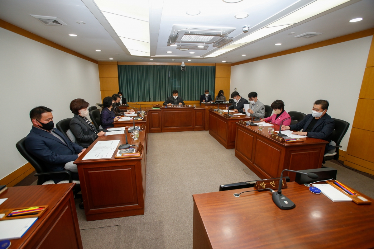 20221117-004[_P7U1517-폐회중 의회운영위원회 활동.JPG