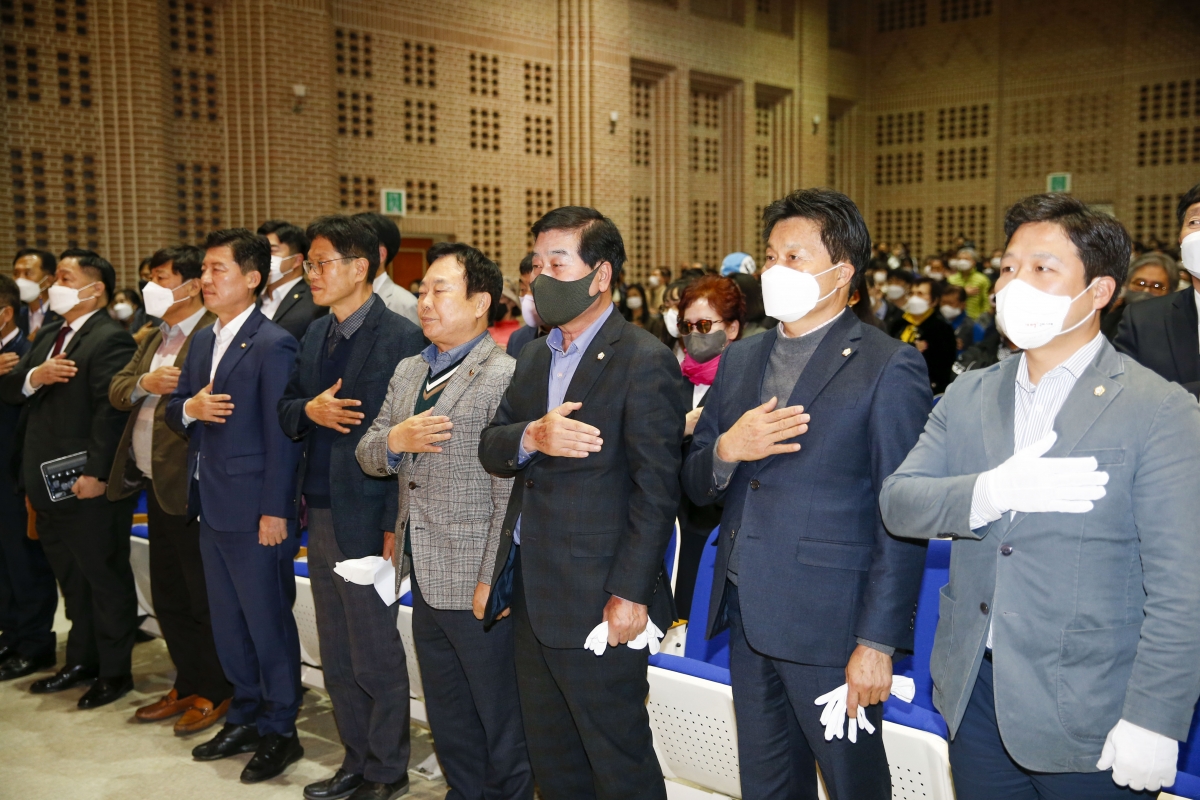 20221118-001[_P7U1638-1-대한안마사협회 경북지부 제40주년 창립기념식 및 보수교육.jpg