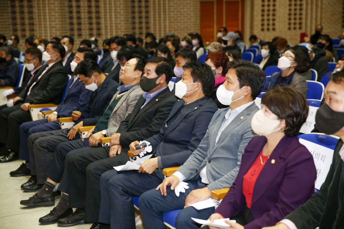 20221118-024[_P7U1697-1-대한안마사협회 경북지부 제40주년 창립기념식 및 보수교육.jpg