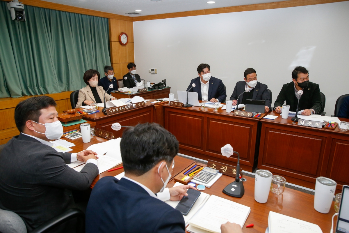 20221128-017[_P7U3108-제263회 구미시의회 제2차 정례회시 기획행정영위원회 조례안 심사활동 .JPG