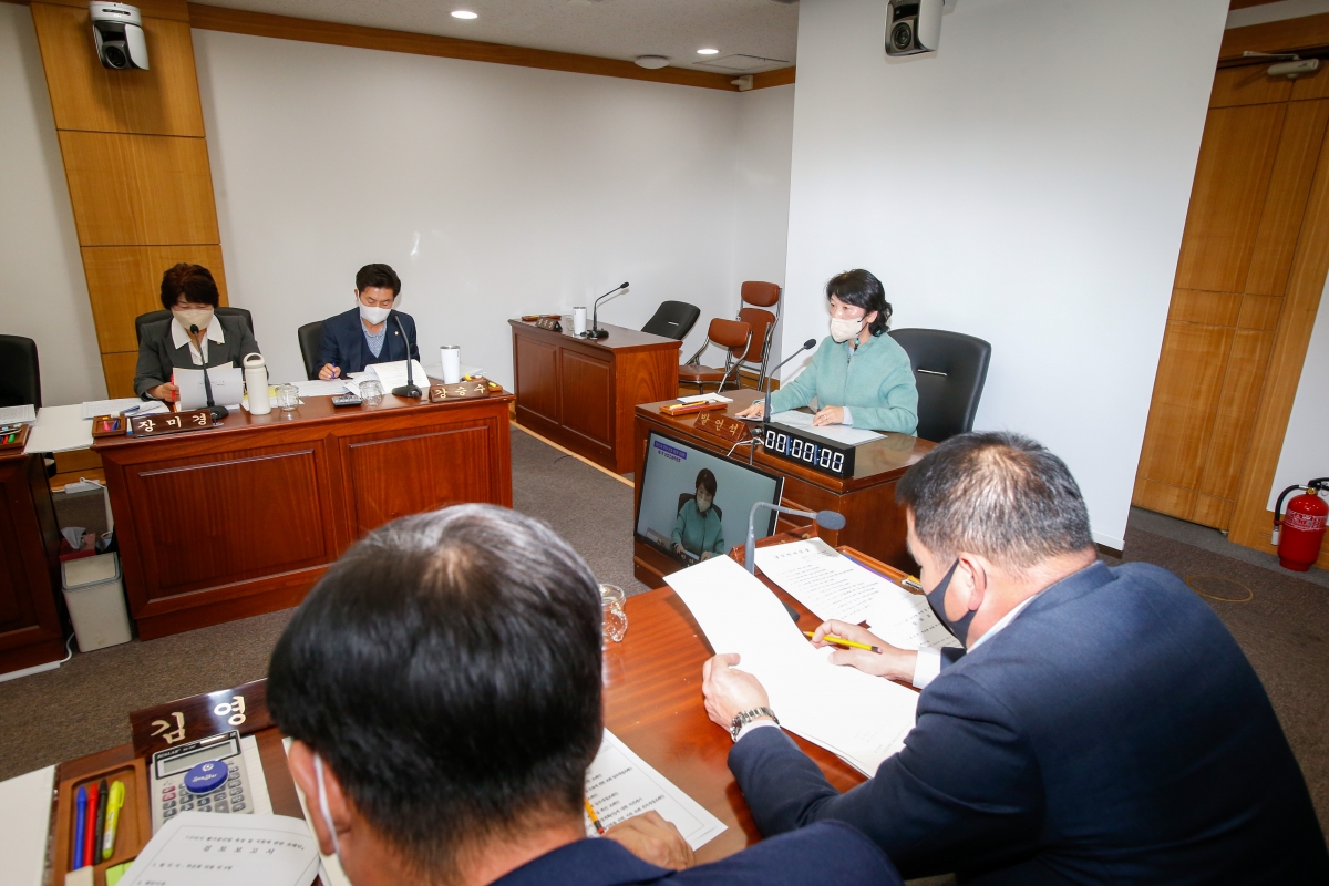 20221128-040[_P7U3057-제263회 구미시의회 제2차 정례회시 산업건설위원회 조례안 심사활동.JPG