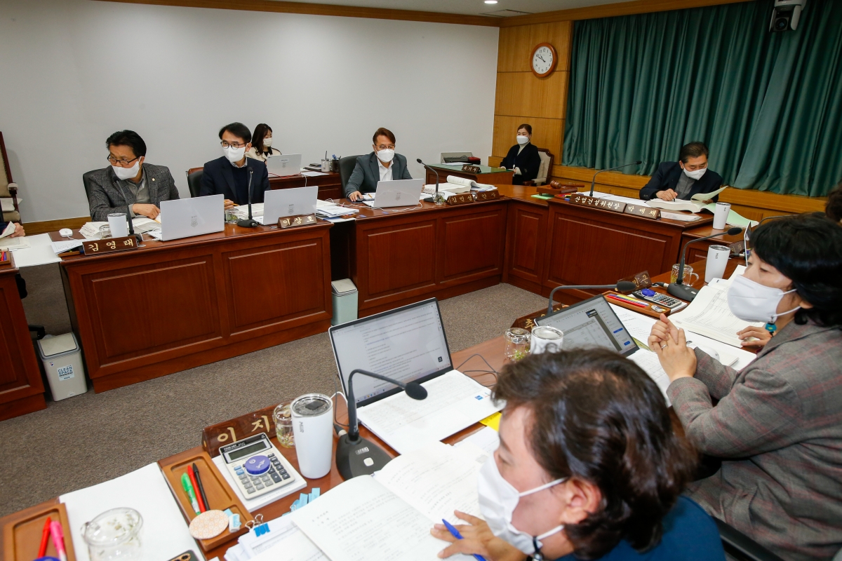 20221129-048[_P7U3246-제263회 구미시의회 제2차 정례회시 산업건설위원회 2023년도 예산안 및 기금운용계획안 예비심사활동.JPG