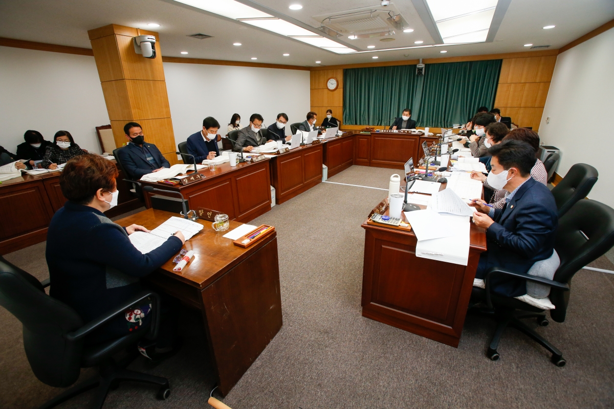 20221129-041[_P7U3170-제263회 구미시의회 제2차 정례회시 산업건설위원회 2023년도 예산안 및 기금운용계획안 예비심사활동.JPG