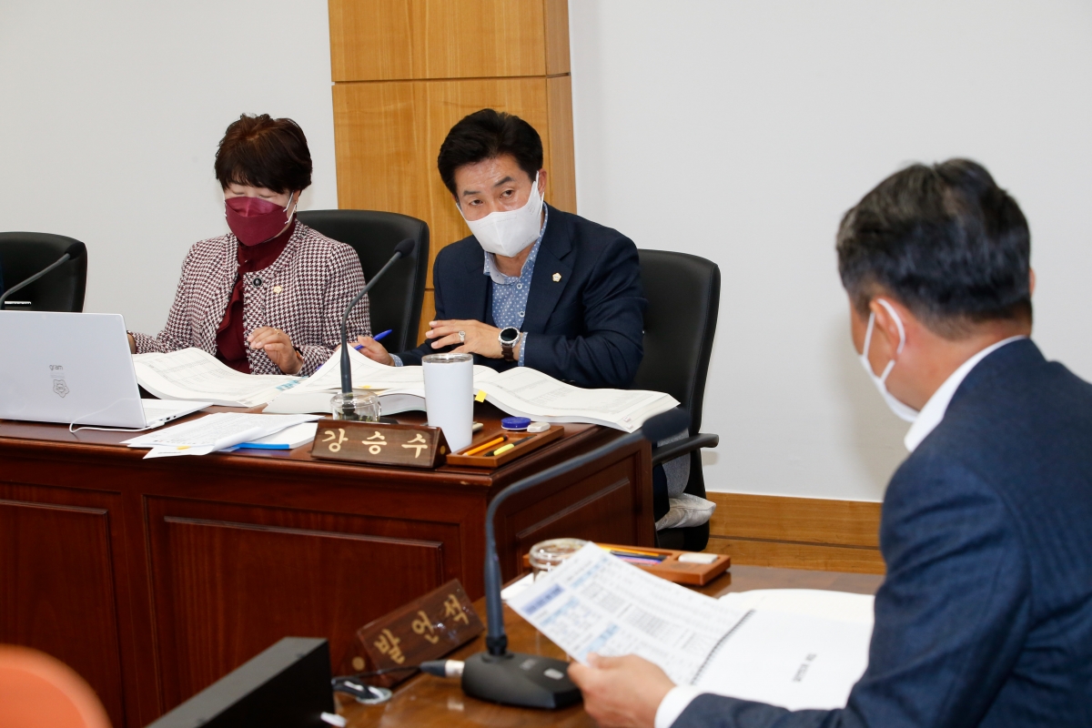 20221129-062[_P7U3275-제263회 구미시의회 제2차 정례회시 산업건설위원회 2023년도 예산안 및 기금운용계획안 예비심사활동.JPG
