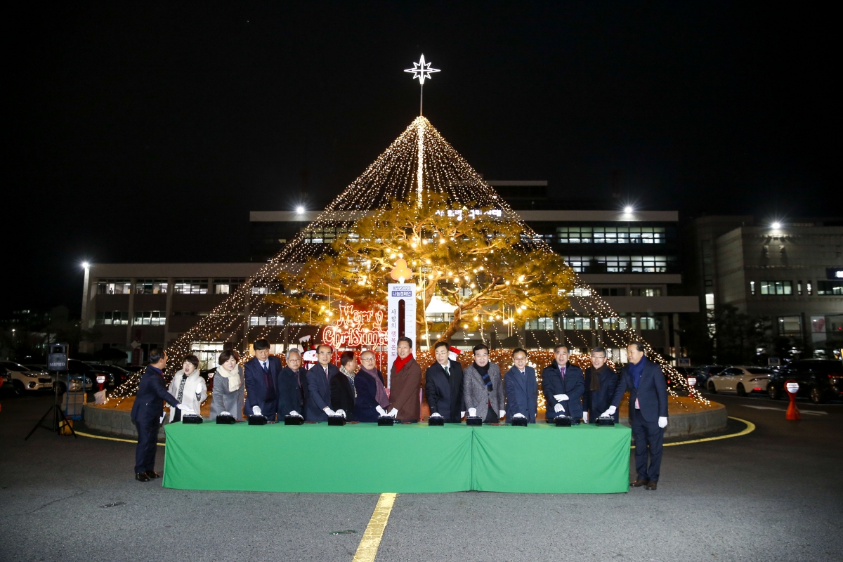20221206-032[_P7U4736-1-시청사 트리 점등식.jpg