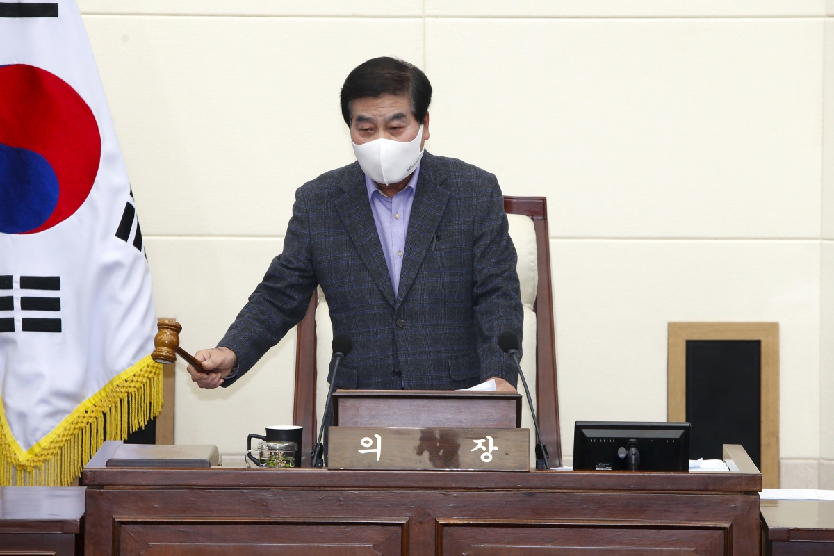 20221212-004[_P7U5451-1-제263회 구미시의회 제2차 정례회 제2차 본회의시 안주찬 의장 회의주재.jpg