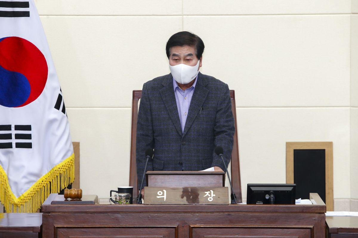 20221212-003[_P7U5448-1-제263회 구미시의회 제2차 정례회 제2차 본회의시 안주찬 의장 회의주재.jpg