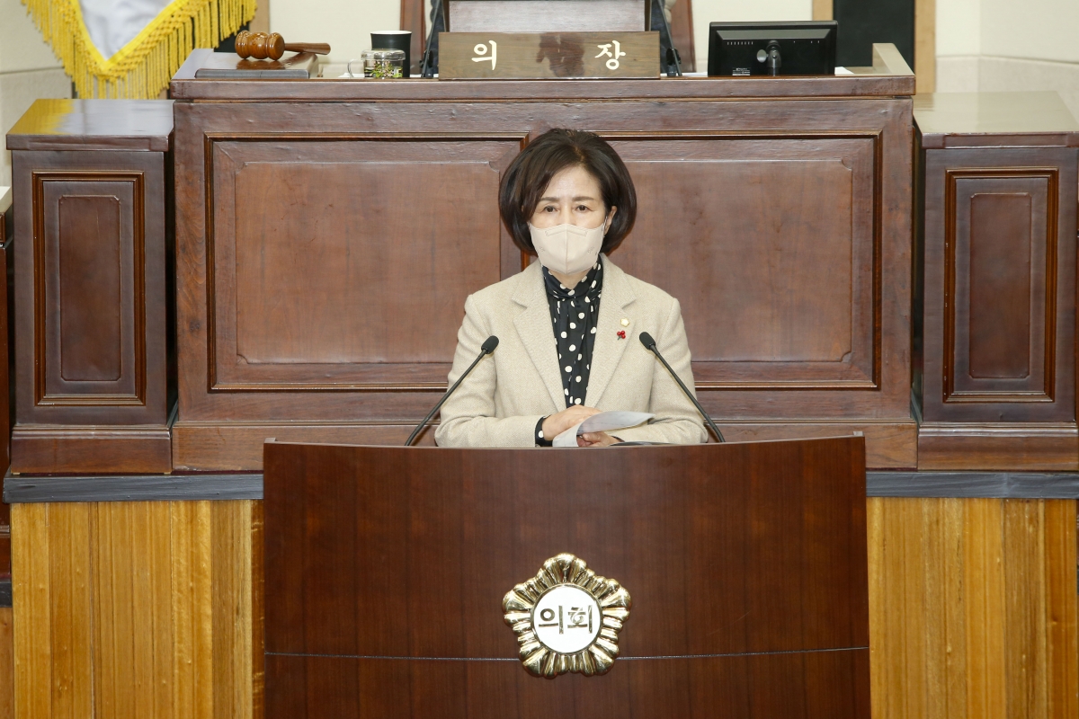 20221212-027[_P7U5520-1-제263회 구미시의회 제2차 정례회 제2차 본회의시 이명희 기획행정위원장 상임위원회 활동결과보고.jpg