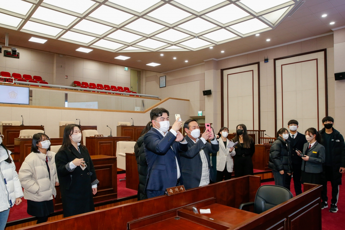 20221210-049[_P7U5199-구미시 청소년 참여기구 구미시의회 방문.JPG