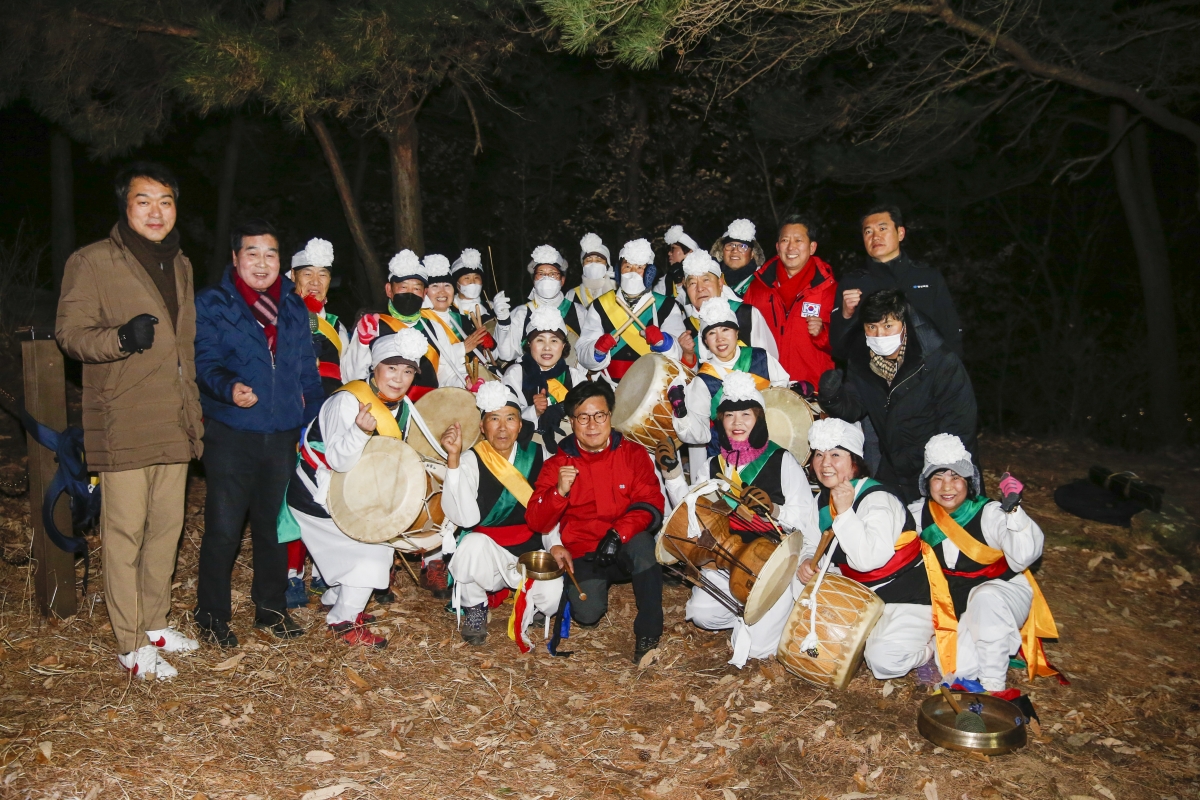 20230101-110[_P7U7755-1-2023 새해맞이 해돋이 및 시민안녕 기원제-천생산성 보존회 주관.jpg