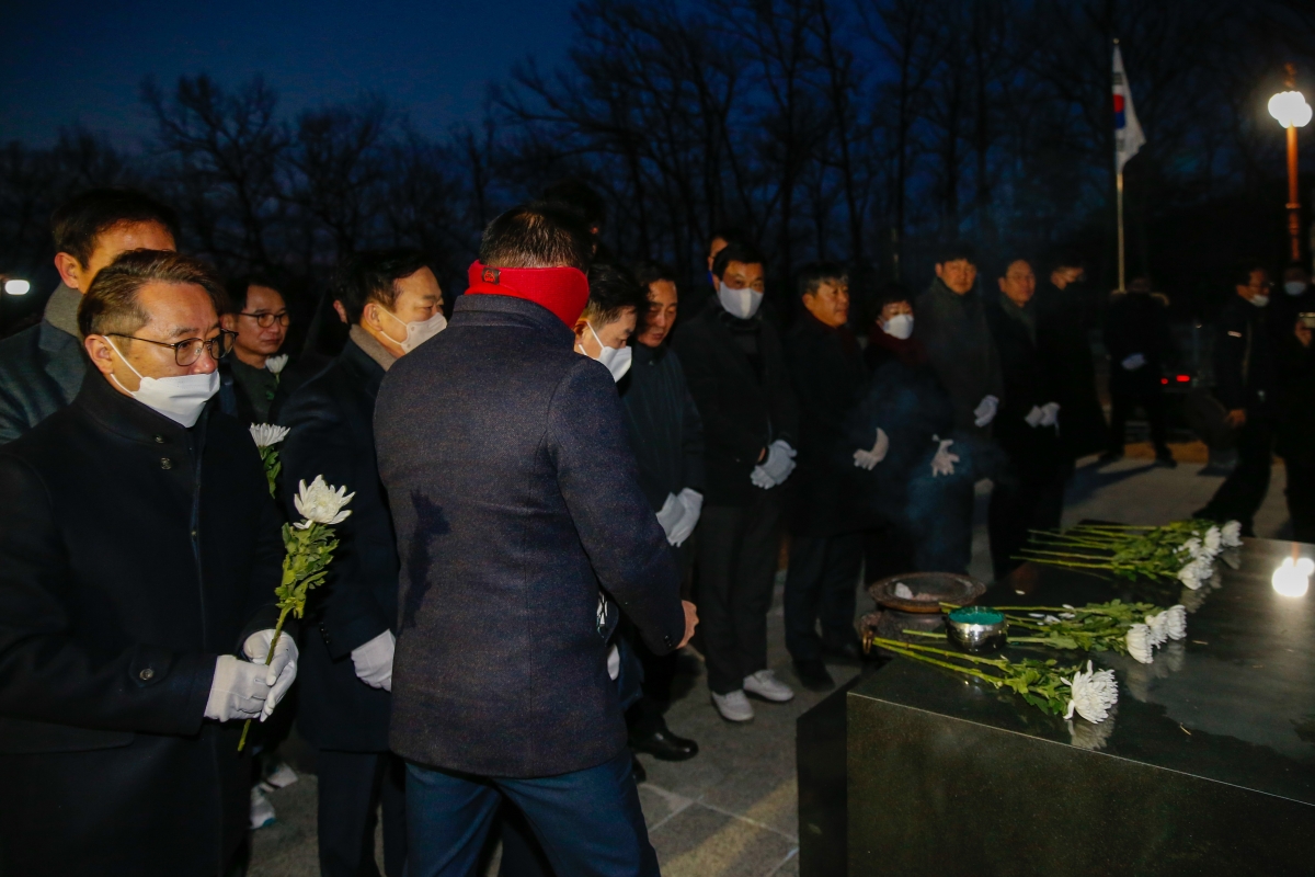 20230102-018[_P7U8011-2023 새해 충혼탑 참배.JPG