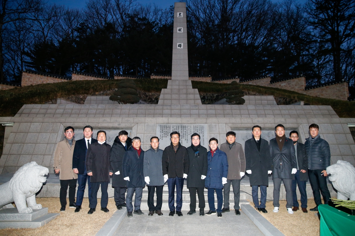 20230102-039[_P7U8056-2023 새해 충혼탑 참배.JPG