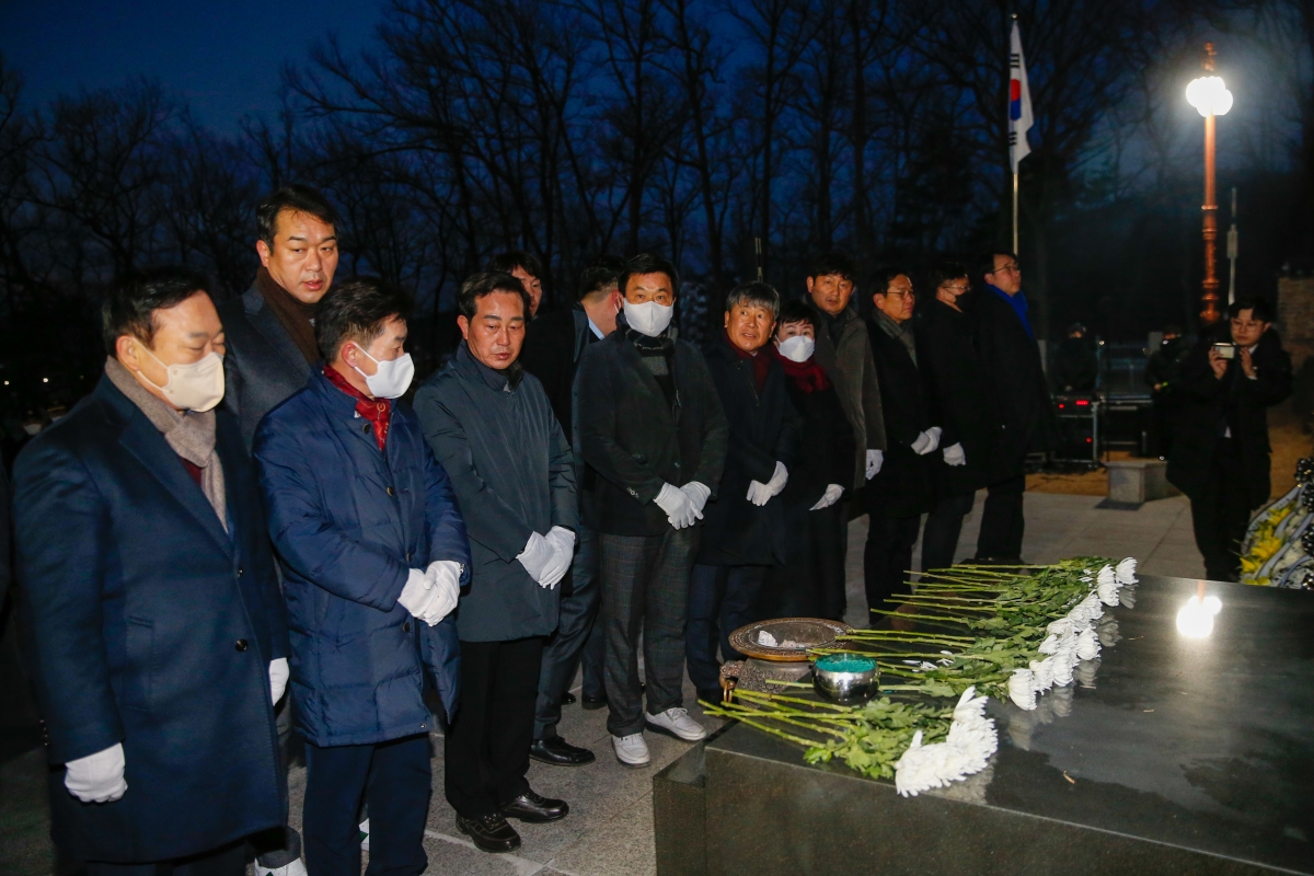 20230102-024[_P7U8027-2023 새해 충혼탑 참배.JPG