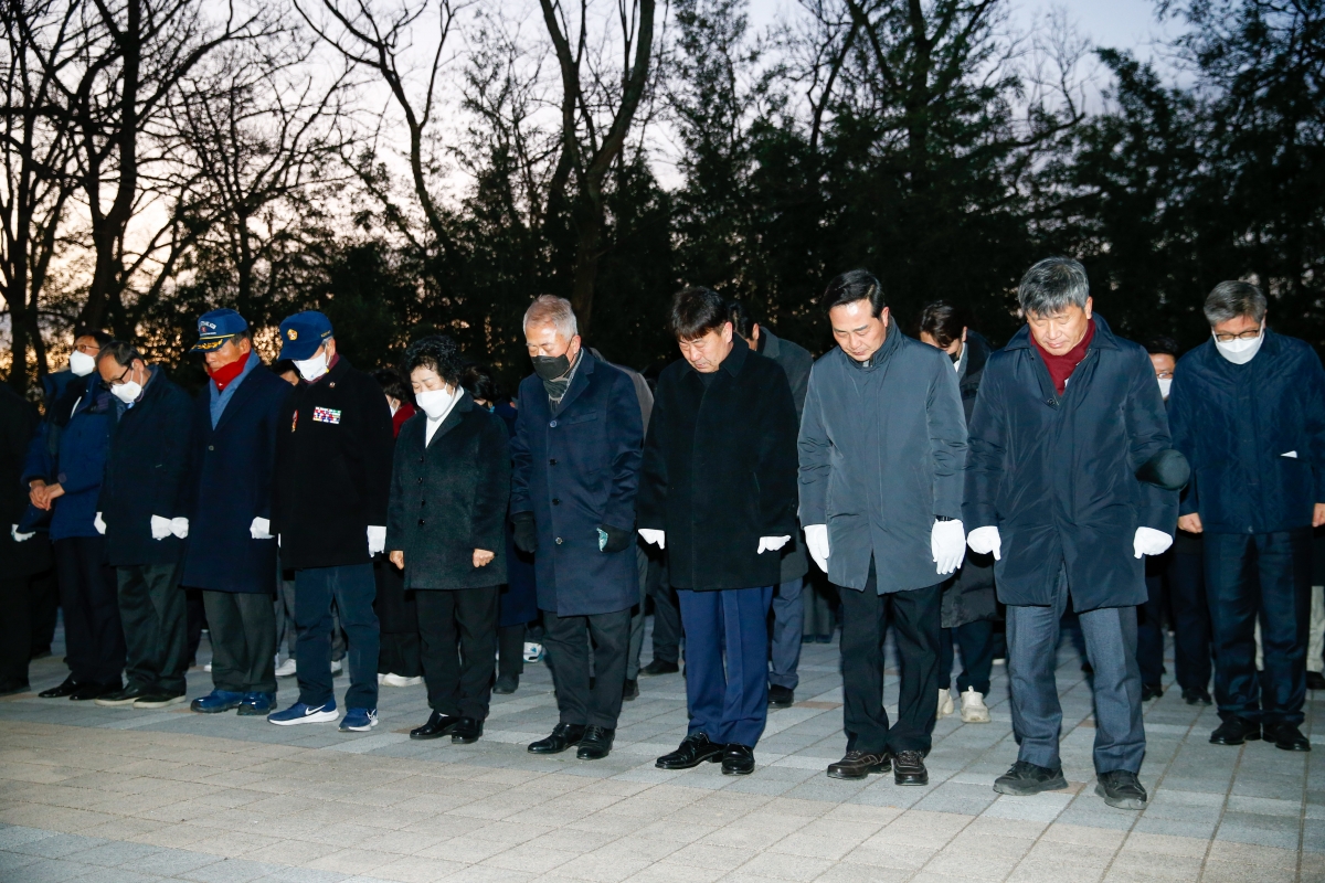 20230102-042[_P7U8064-2023 새해 충혼탑 참배.JPG