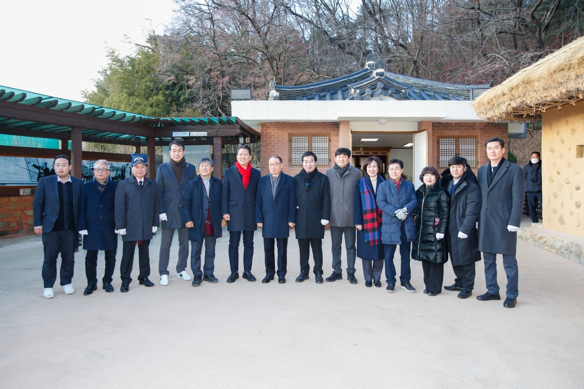 20230102-076[_P7U8160-2023 새해 박정희대통령 생가 참배.JPG