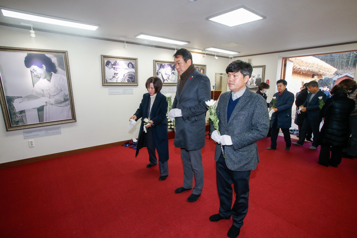 20230102-060[_P7U8117-2023 새해 박정희대통령 생가 참배.JPG