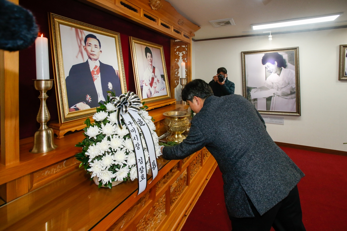 20230102-061[_P7U8118-2023 새해 박정희대통령 생가 참배.JPG