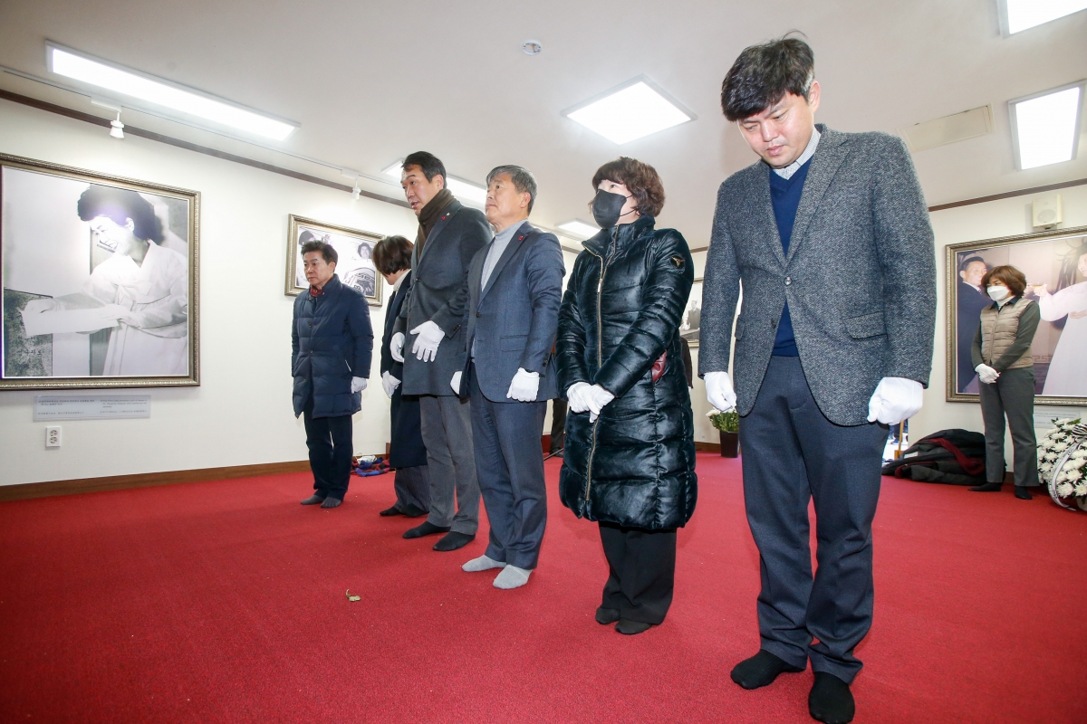 20230102-072[_P7U8150-2023 새해 박정희대통령 생가 참배.JPG