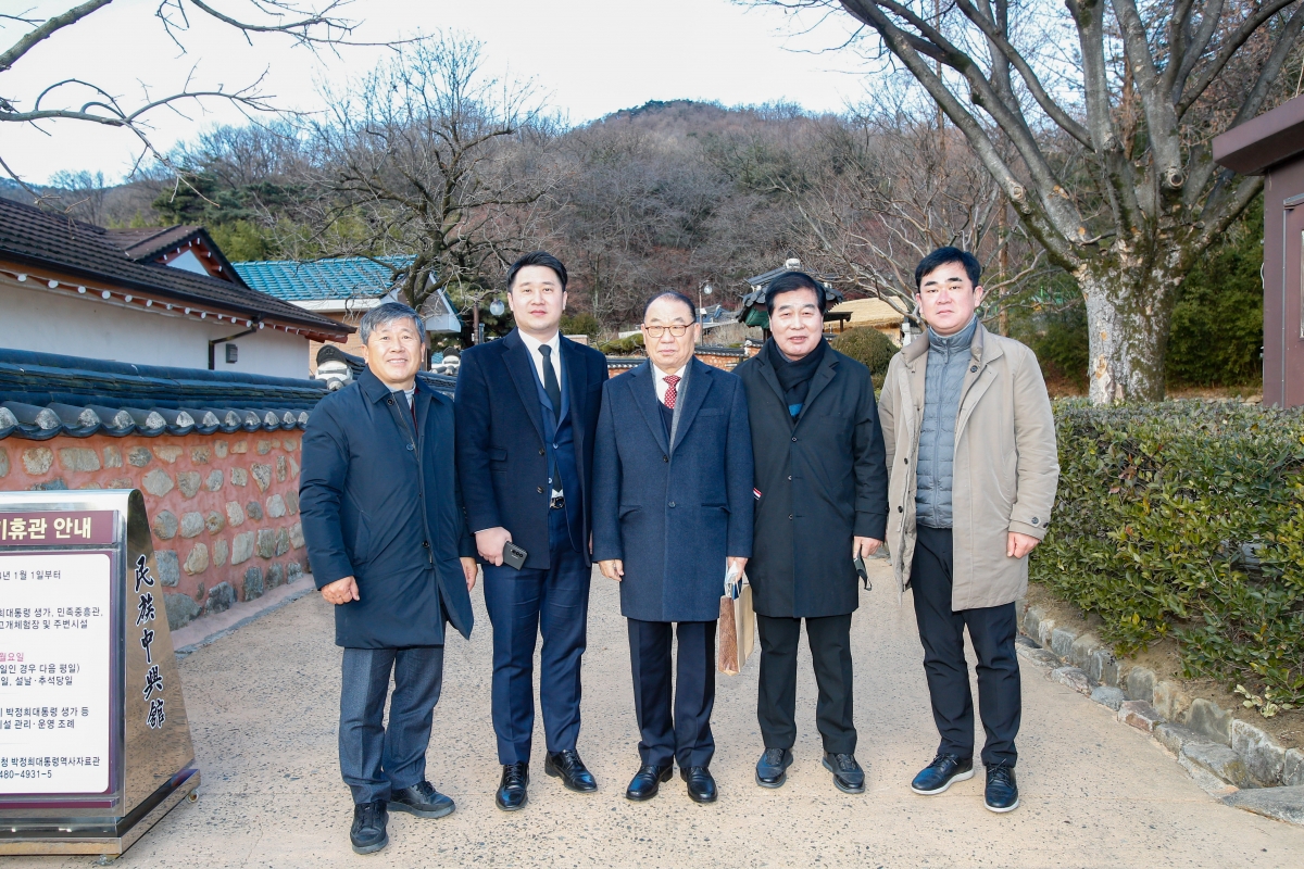 20230102-050[_P7U8085-2023 새해 박정희대통령 생가 참배.JPG