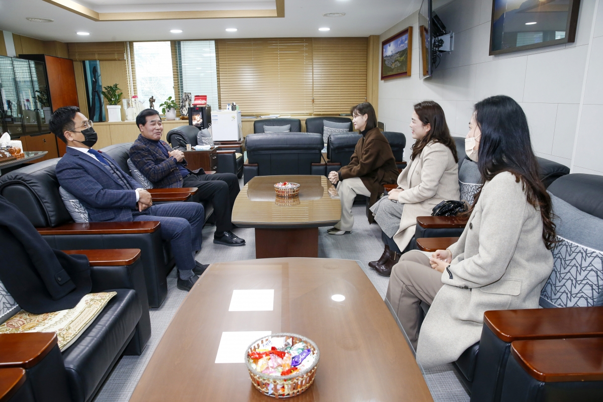 20230104-013[_P7U8555-1-고개만디 봉사단 공로패 전달.jpg