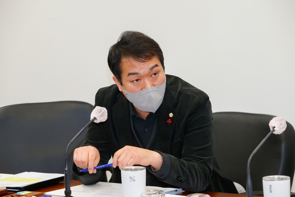 20230111-014[_P7U8770-제264회 임시회 기획행정위원회 조례안 심사활동.JPG