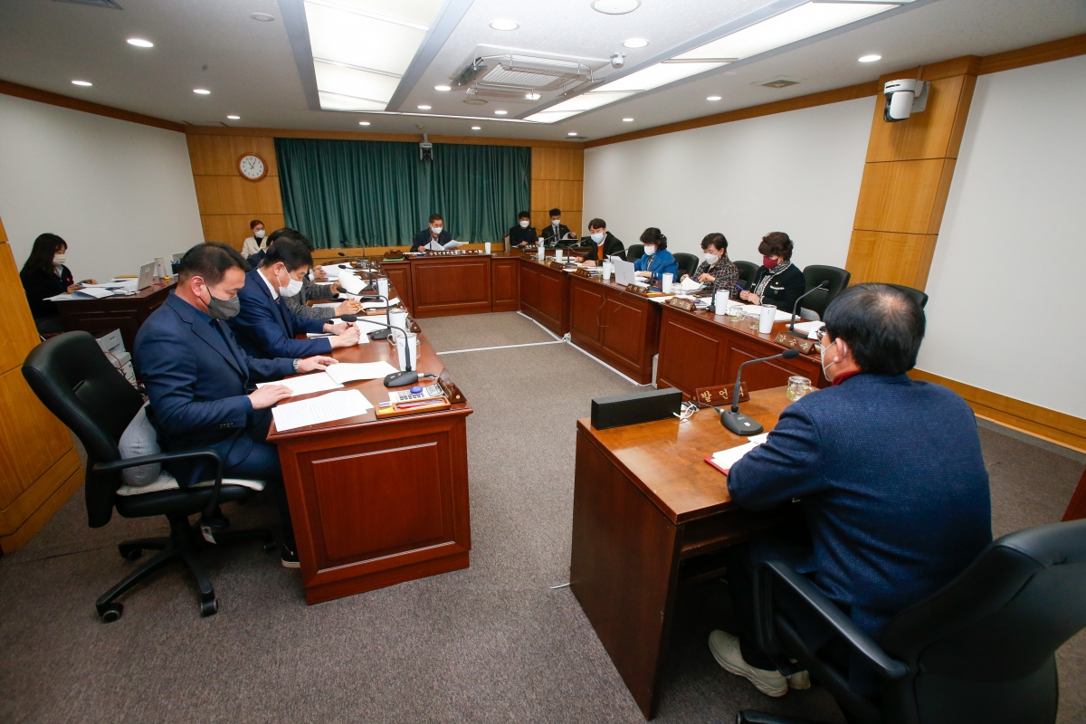 20230111-024[_P7U8826-제264회 임시회 산업건설위원회 조례안 심사활동.JPG