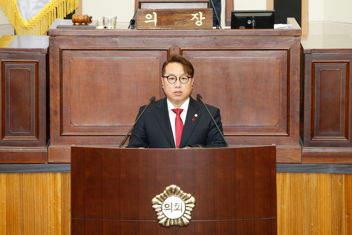 20230117-041[_P7U9364-제264회 임시회 제4차 본회의시 김민성 산업건설부위원회간사 상임위원회 활동결과보고.JPG