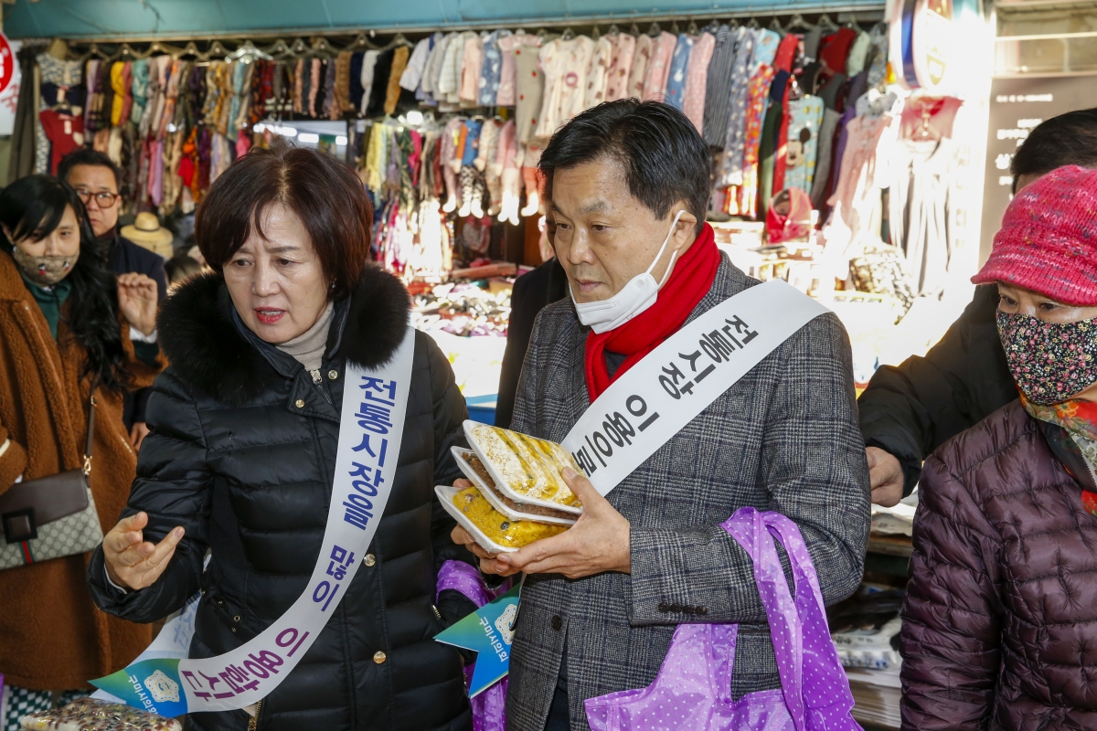 20230117-093[_P7U9470-1-설 맞이 전통시장 장보기 행사.jpg