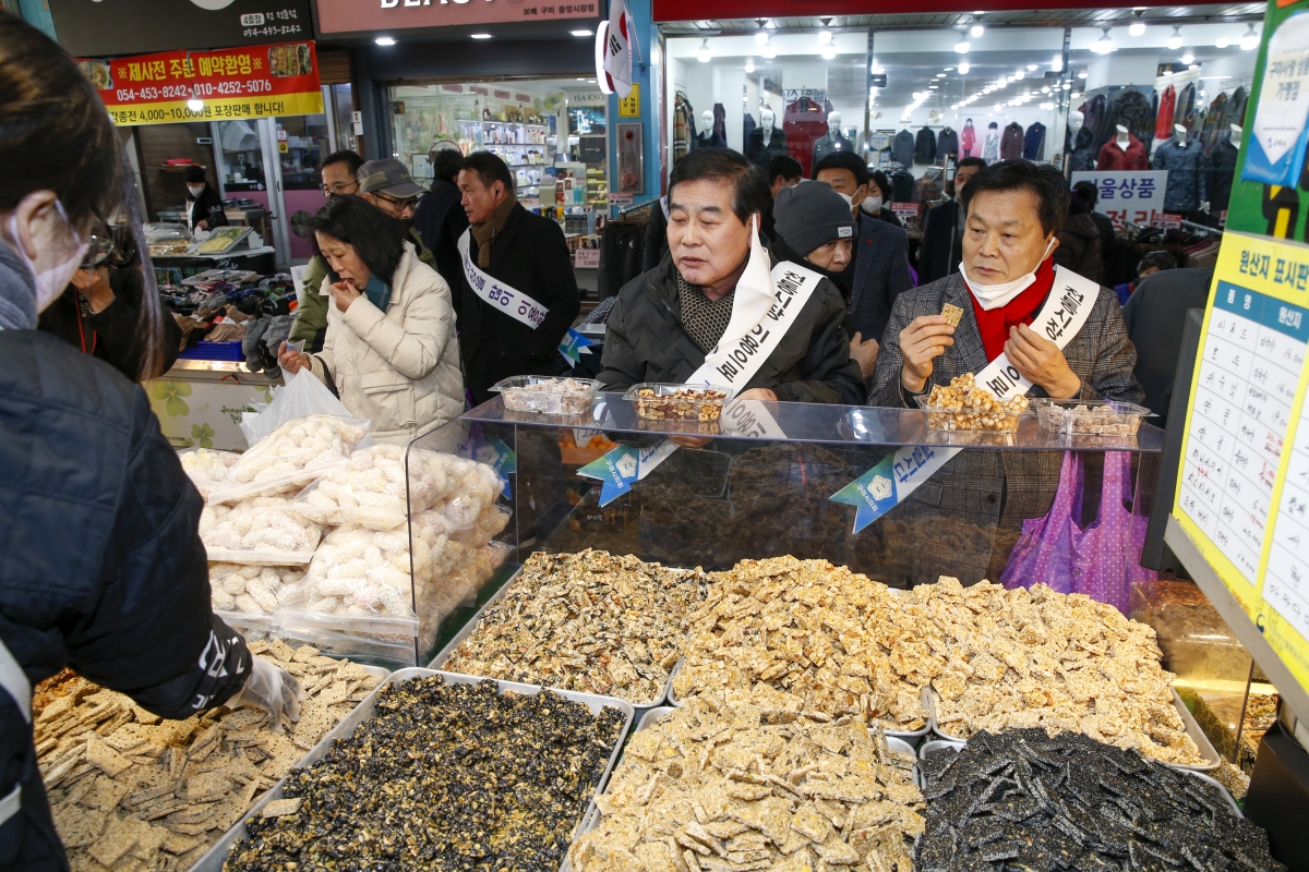 20230117-101[_P7U9484-1-설 맞이 전통시장 장보기 행사.jpg