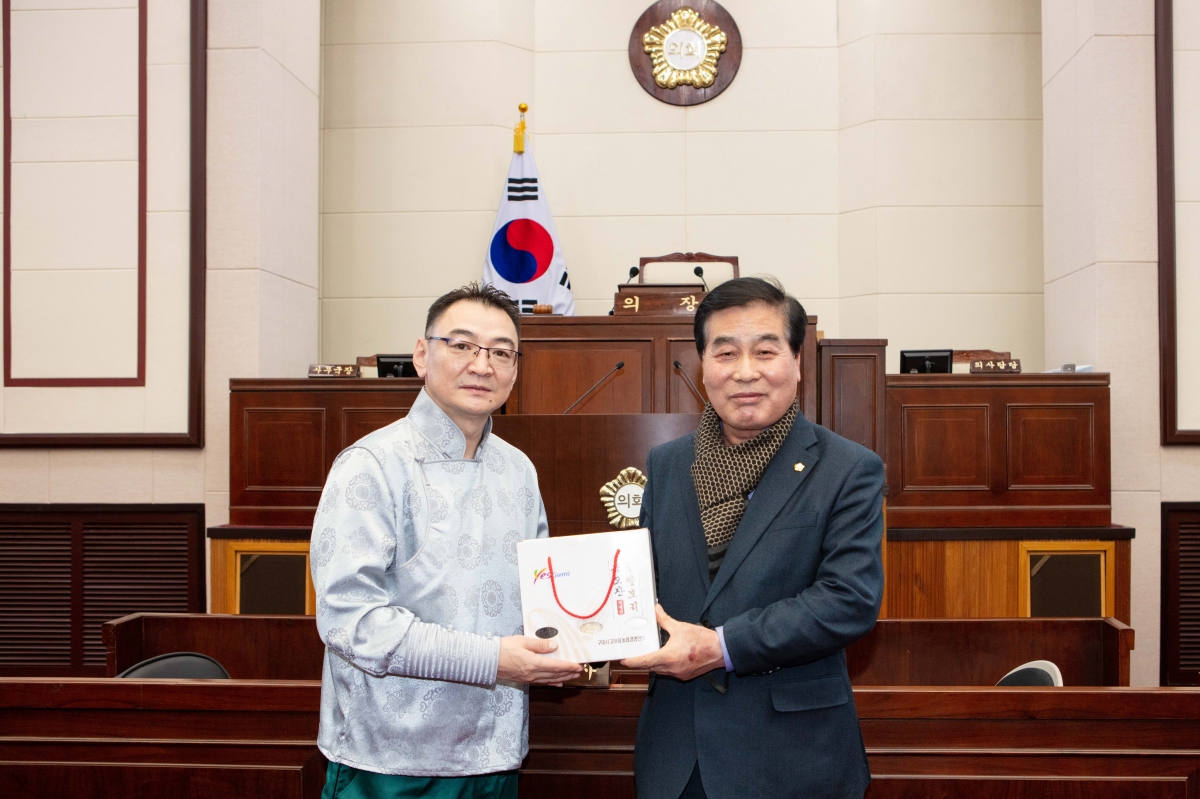 20230118-103[IMG_3615-몽골 과학기술대학 부총장 일행 의회방문.JPG