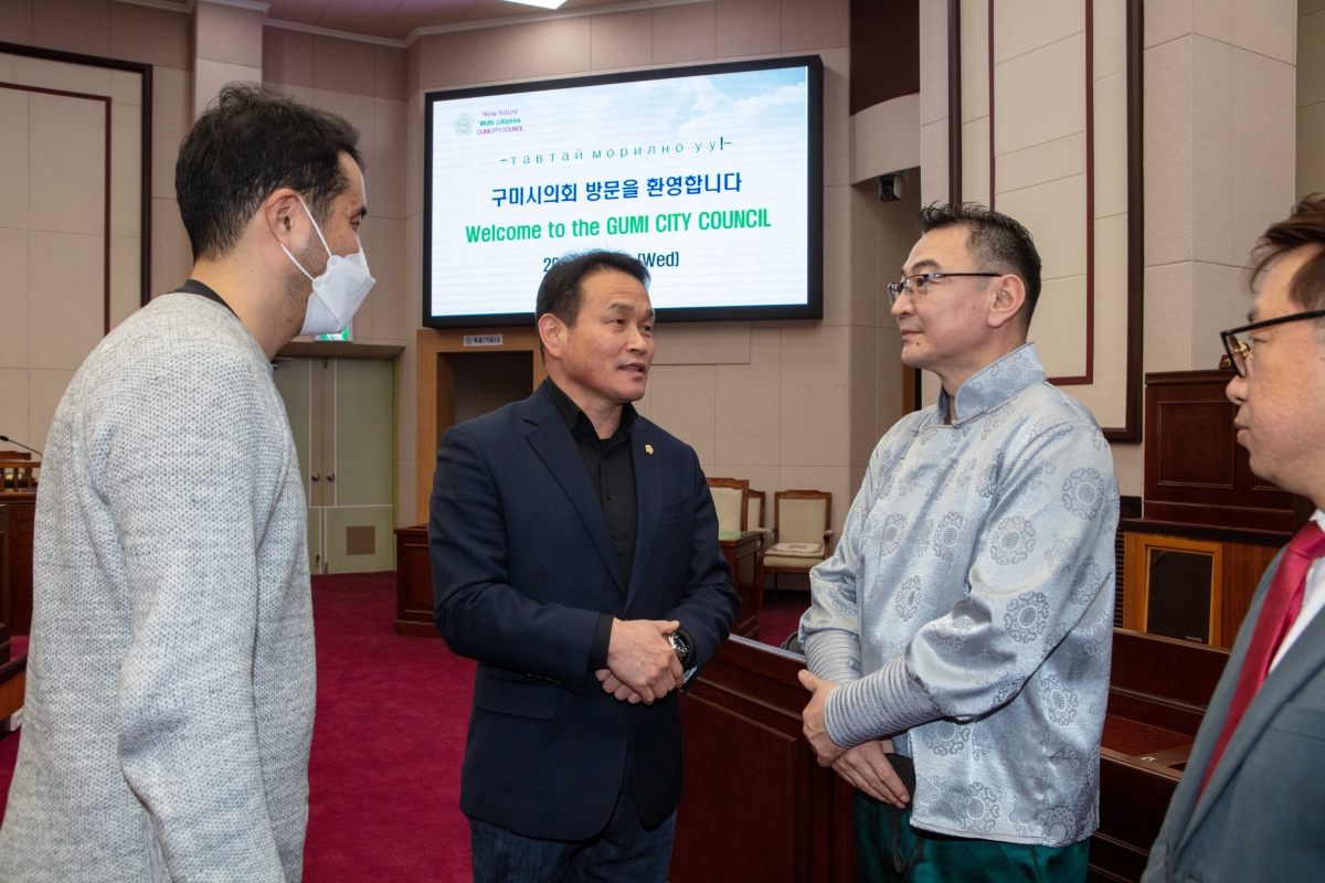 20230118-122[IMG_3654-몽골 과학기술대학 부총장 일행 의회방문.JPG