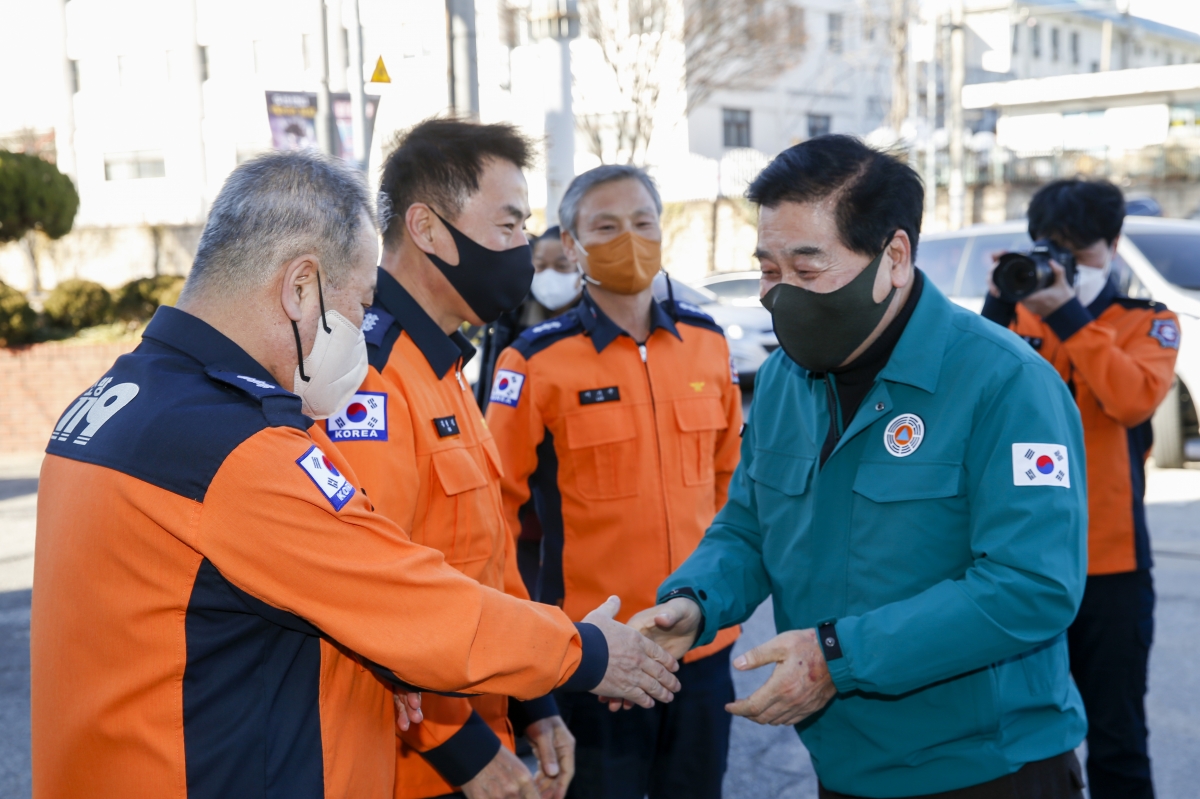 20230120-071[_P7U0028-1-설 맞이 구미소방서 방문 격려.jpg