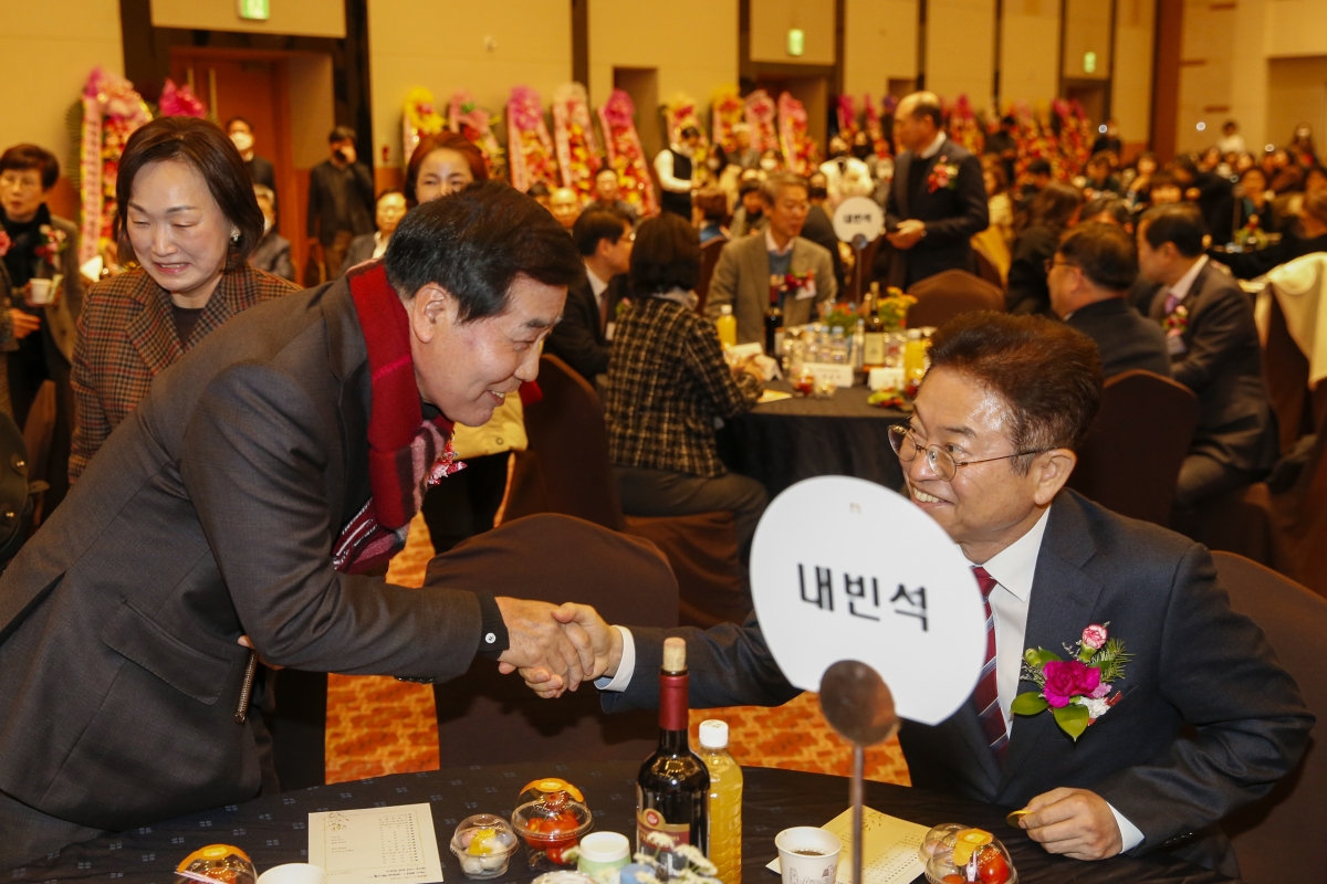 20230203-004[_P7U0932-1-경북 여성기업인협의회 회장 이·취임식.jpg