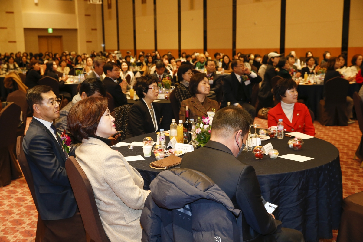 20230203-013[_P7U0958-1-경북 여성기업인협의회 회장 이·취임식.jpg