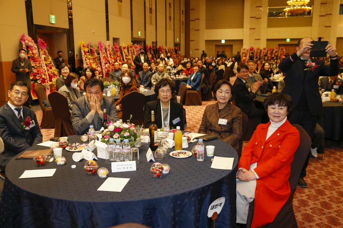20230203-012[_P7U0956-1-경북 여성기업인협의회 회장 이·취임식.jpg