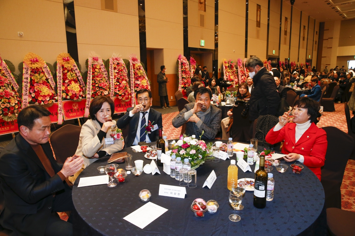 20230203-033[_P7U1029-1-경북 여성기업인협의회 회장 이·취임식.jpg