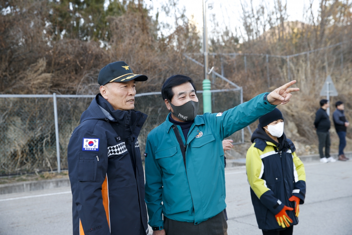 20230228-029[_P7U3106-1-환경자원화시설 화재 현장 방문.jpg