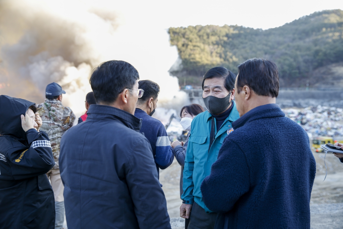 20230228-022[_P7U3071-1-환경자원화시설 화재 현장 방문.jpg