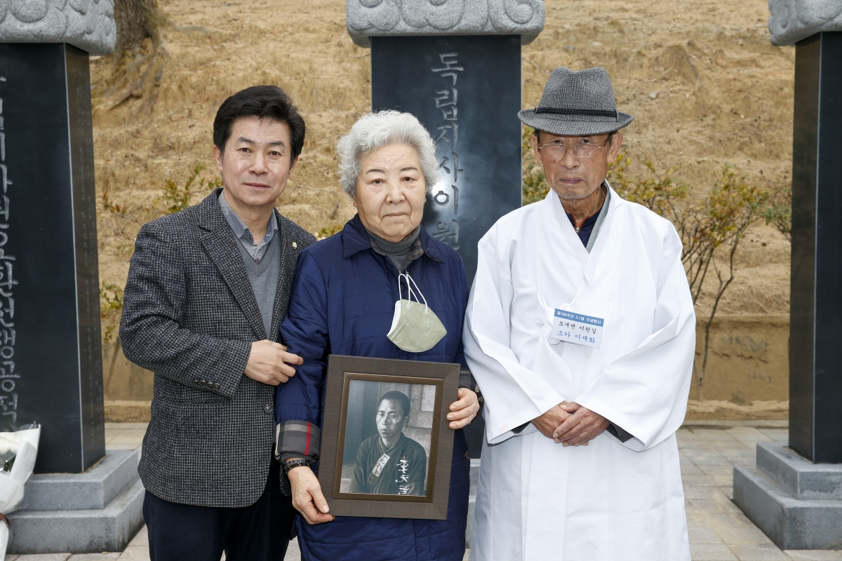 20230301-088[_P7U3407-1-3·1절 기념 독립유공자비 13위 추념.jpg